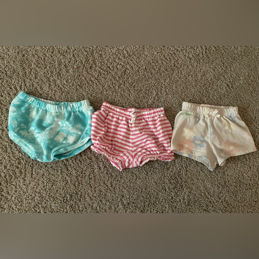 Set of 3 baby girl shorts, 6-9 months